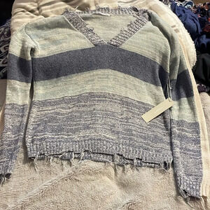 NWT One Grey Day Walter Pullover Distressed Raw‎ Hem Sweater Sz Small